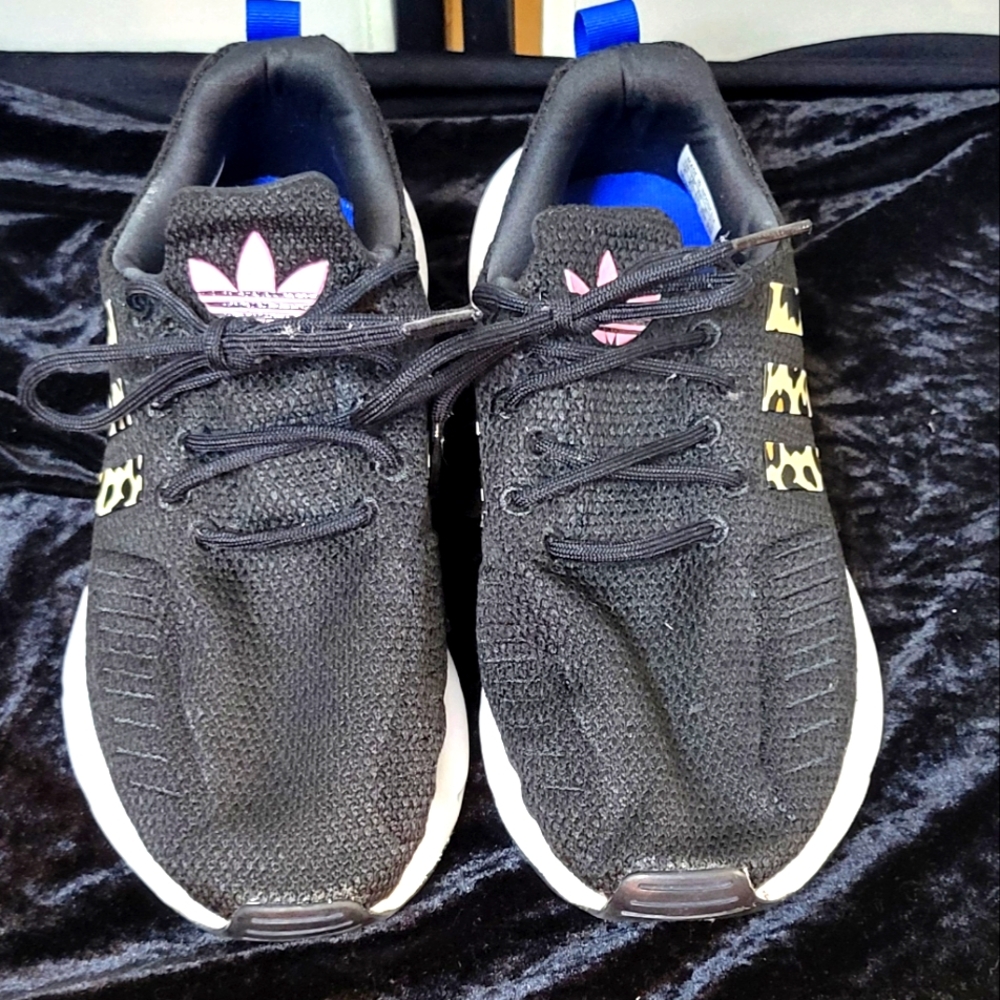 👟 Adidas Kids Black Leopard Print Sneakers  Size 5 Youth 🖤✨ Excellent Cond - Picture 2 of 16